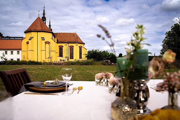 Heiraten im Klostergarten